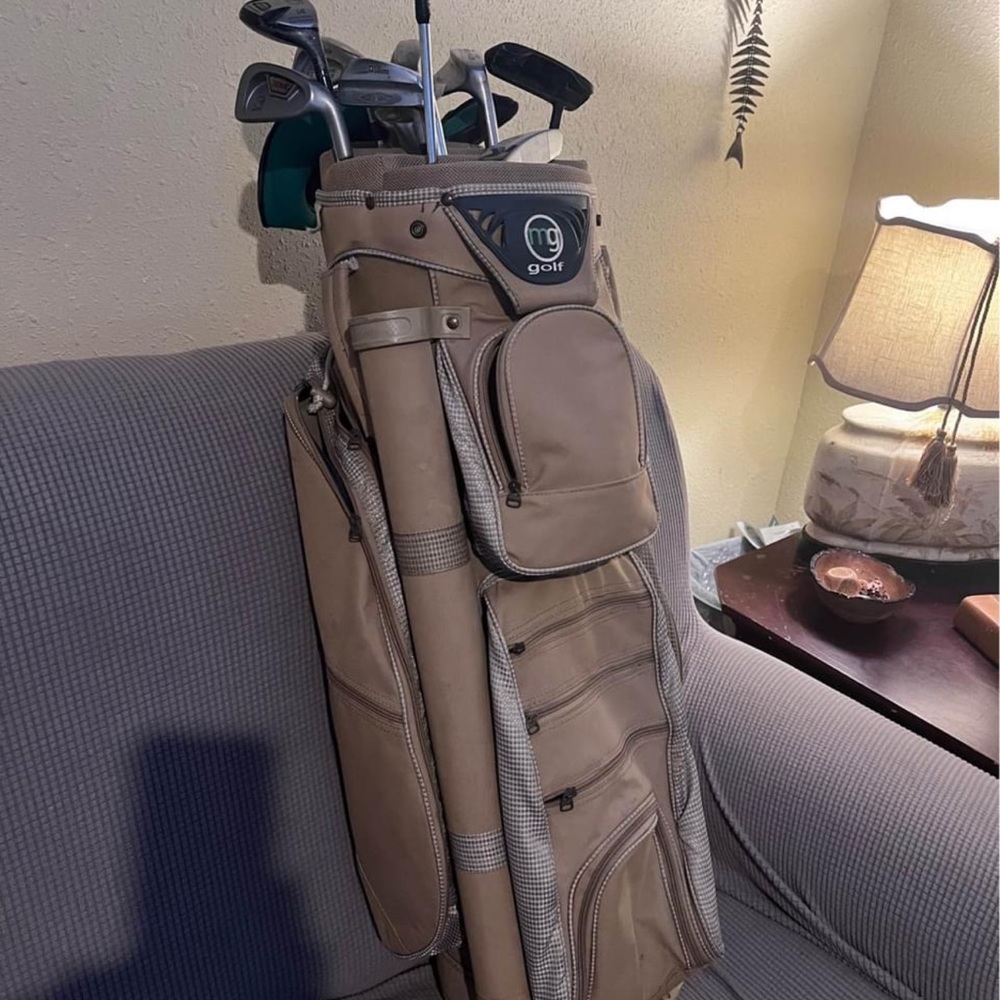 Woman’s golf set with bag.